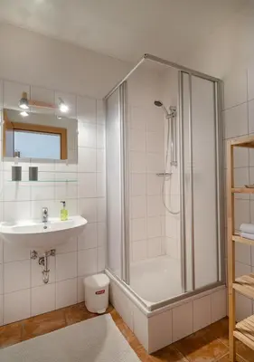 Ein Badezimmer in der Unterkunft Appartements Klausner