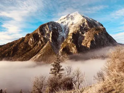 Ein allgemeiner Bergblick oder ein Berglick von der Ferienwohnung aus