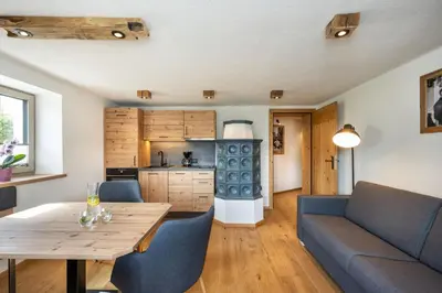 Ein Sitzbereich in der Unterkunft Chalet Kulmberg