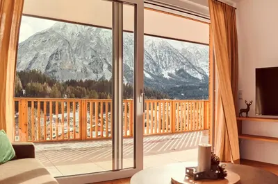 Ein allgemeiner Bergblick oder ein Berglick von der Ferienwohnung aus
