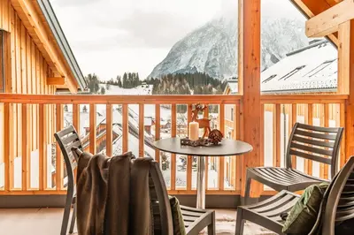 Ein allgemeiner Bergblick oder ein Berglick von der Ferienwohnung aus