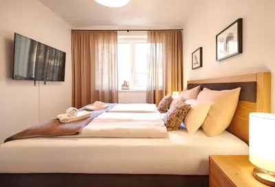Ein Bett oder Betten in einem Zimmer der Unterkunft die Tauplitz Lodges - Alm Lodge A5 by AA Holiday Homes
