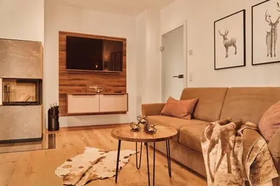 Ein Sitzbereich in der Unterkunft die Tauplitz Lodges - Alm Lodge A6 by AA Holiday Homes