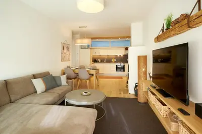 Küche/Küchenzeile in der Unterkunft die Tauplitz Lodges - Wasserfall Lodge C2 by AA Holiday Homes