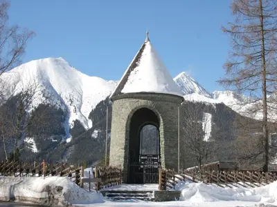 Ein allgemeiner Bergblick oder ein Berglick von des Chalets aus