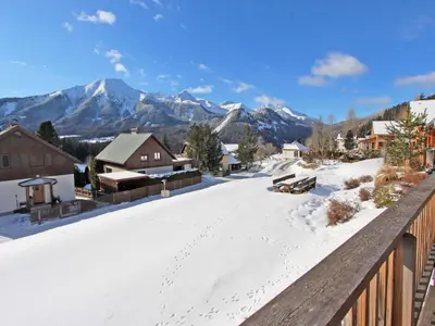 Ein allgemeiner Bergblick oder ein Berglick von des Chalets aus