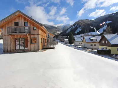 Ein allgemeiner Bergblick oder ein Berglick von des Chalets aus