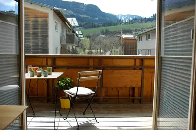 Ein allgemeiner Bergblick oder ein Berglick von des Ferienhauses aus