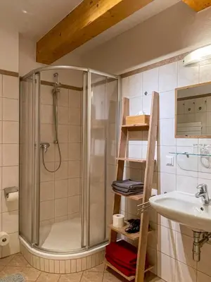 Ein Badezimmer in der Unterkunft Penthouse Aineckblick