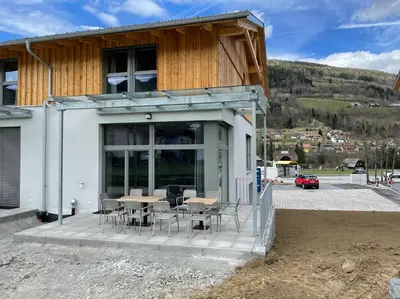 Ein allgemeiner Bergblick oder ein Berglick von des Ferienhauses aus