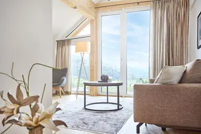Ein Sitzbereich in der Unterkunft Die Tauplitz Lodges - Bergblick B7-2 by AA Holiday Homes