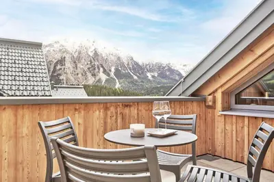 Ein allgemeiner Bergblick oder ein Berglick von der Ferienwohnung aus