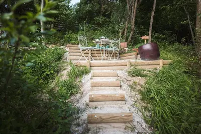 Ein Garten an der Unterkunft Luxus Ferienhaus für Familie und Hund