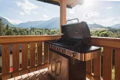 Ein allgemeiner Bergblick oder ein Berglick von des Ferienhauses aus