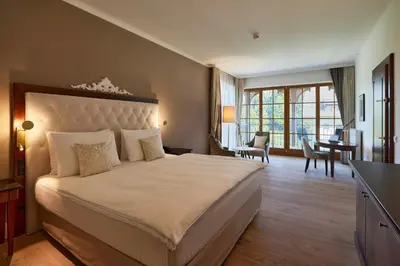 Ein Bett oder Betten in einem Zimmer der Unterkunft Arabella Jagdhof Resort am Fuschlsee, a Tribute Portfolio Hotel