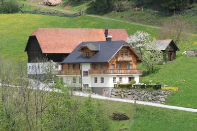 Das Gebäude in dem sich die Ferienwohnung befindet