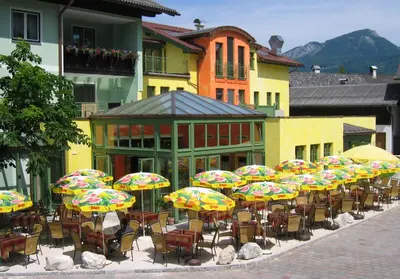 Ein allgemeiner Bergblick oder ein Berglick von der Pension aus