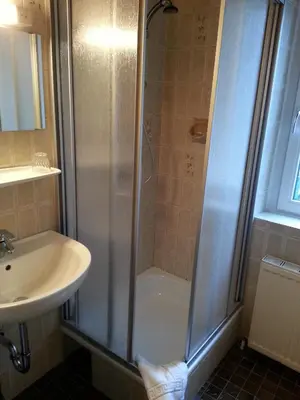 Ein Badezimmer in der Unterkunft Gasthof Zur Post