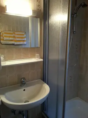 Ein Badezimmer in der Unterkunft Gasthof Zur Post