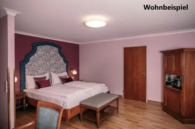 Ein Bett oder Betten in einem Zimmer der Unterkunft Hotel Goldener Ochs