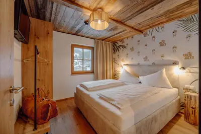 Ein Bett oder Betten in einem Zimmer der Unterkunft Uncle Jacks