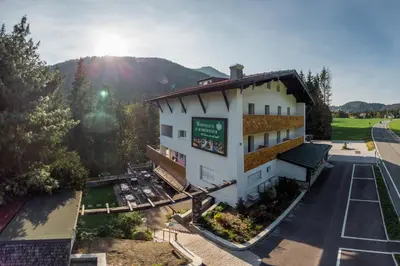 Ein allgemeiner Bergblick oder ein Berglick von des Hotels aus