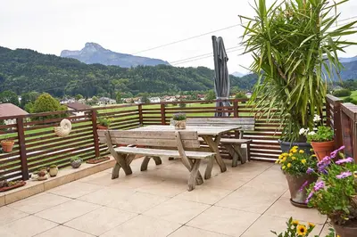 Ein allgemeiner Bergblick oder ein Berglick von der Ferienwohnung aus