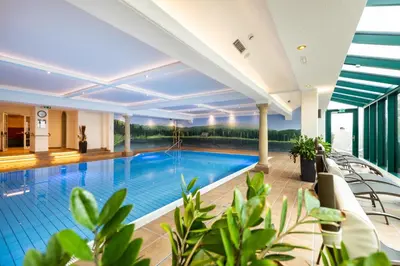 Der Swimmingpool an oder in der Nähe von Hotel & Restaurant Wastlwirt