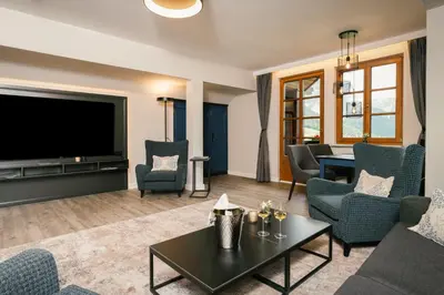 Ein Sitzbereich in der Unterkunft MONDI Hotel am Grundlsee