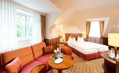 Ein Bett oder Betten in einem Zimmer der Unterkunft EurothermenResort Bad Hall - Hotel Miraverde