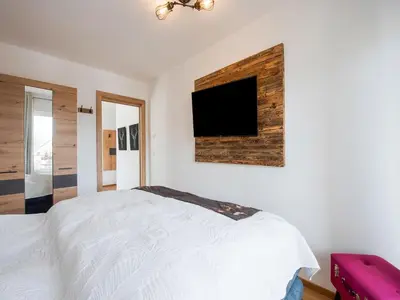 TV/Unterhaltungsangebot in der Unterkunft Ski-In Area Apartment with Ski Bus