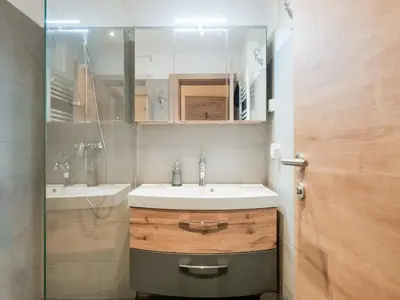 Ein Badezimmer in der Unterkunft Ski-In Area Apartment with Ski Bus