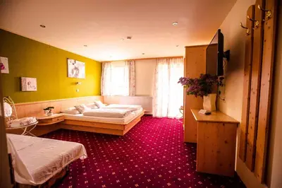 Ein Bett oder Betten in einem Zimmer der Unterkunft Hotel Wintergarten