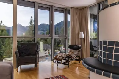Ein allgemeiner Bergblick oder ein Berglick von der Ferienwohnung aus