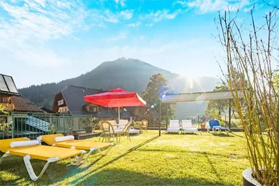 Ein allgemeiner Bergblick oder ein Berglick von des Hotels aus