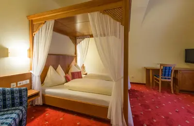 Ein Bett oder Betten in einem Zimmer der Unterkunft Posthotel Radstadt