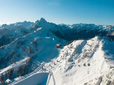 Ein allgemeiner Bergblick oder ein Berglick von der Ferienwohnung aus