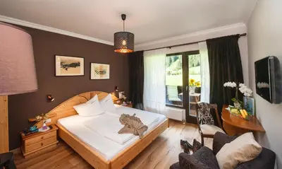 Ein Bett oder Betten in einem Zimmer der Unterkunft Hotel LÄRCHENHOF