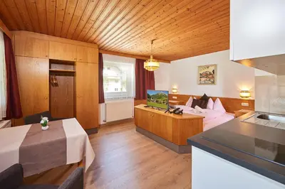 Ein Bett oder Betten in einem Zimmer der Unterkunft Apartments Neue Post