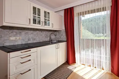 Küche/Küchenzeile in der Unterkunft Apartments Neue Post