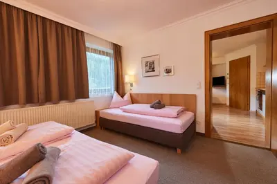 Ein Bett oder Betten in einem Zimmer der Unterkunft Apartments Neue Post