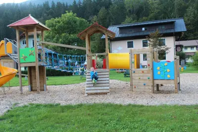 Ein Kinderspielbereich in der Unterkunft Ferienhof Osl