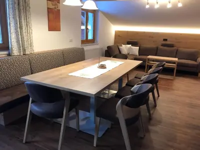 Ein Sitzbereich in der Unterkunft Oberstockerhof