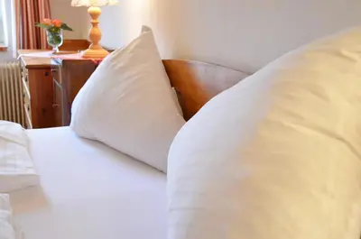 Ein Bett oder Betten in einem Zimmer der Unterkunft Bräugasthof Hallstatt