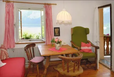Ein Sitzbereich in der Unterkunft Bräugasthof Hallstatt