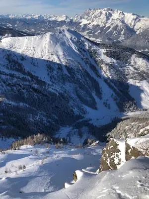 Ein allgemeiner Bergblick oder ein Berglick von der Ferienwohnung aus