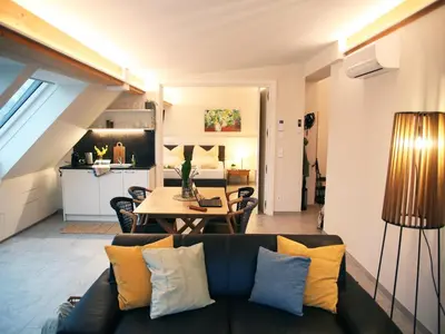 Ein Sitzbereich in der Unterkunft SEE & THE CITY apartments