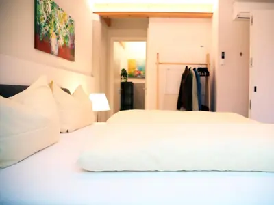 Ein Bett oder Betten in einem Zimmer der Unterkunft SEE & THE CITY apartments
