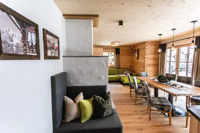 Ein Sitzbereich in der Unterkunft Bergseegut Chalet und Apartment