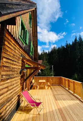 Ein Balkon oder eine Terrasse in der Unterkunft Zirbitz Hütte mit Sauna und Kamin